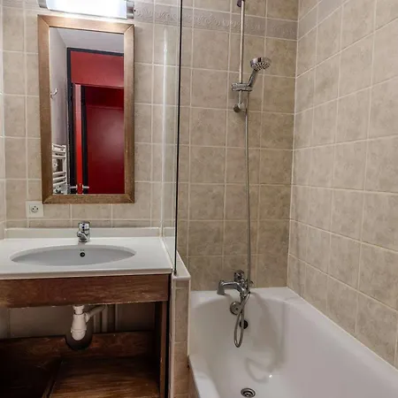 Appartement Avec Vue Sur Pistes - 4 Pers. - Fr-1-885-78